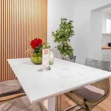D Modernes 4 Personen Self Checkin Zentral Apartment Magdeburg